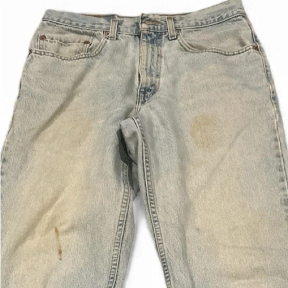 Vintage Levi's Men's Light Blue 550 Relaxed Straight Jeans 31/30